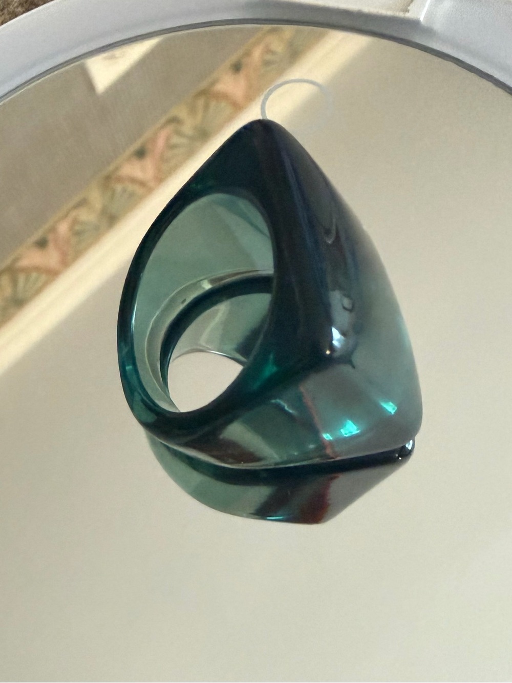 green Square lucite Ring. Size 10 modern jewelry. Brand new.